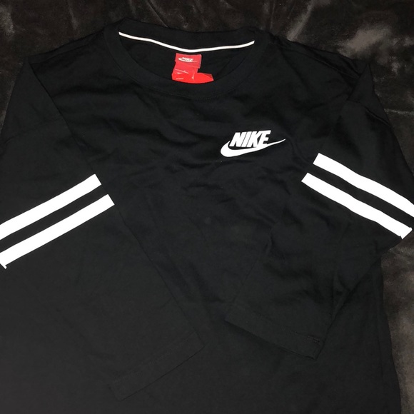 Nike Logo Graphic Top - Picture 2 of 6
